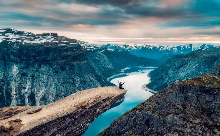 明星大批的出国避难，你怎么看？-1